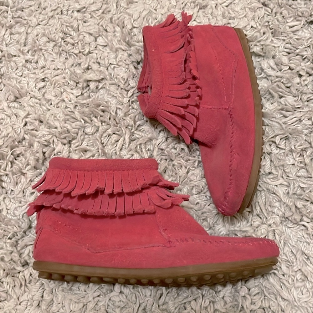 Minnetonka Kids Pink Fringe Boots